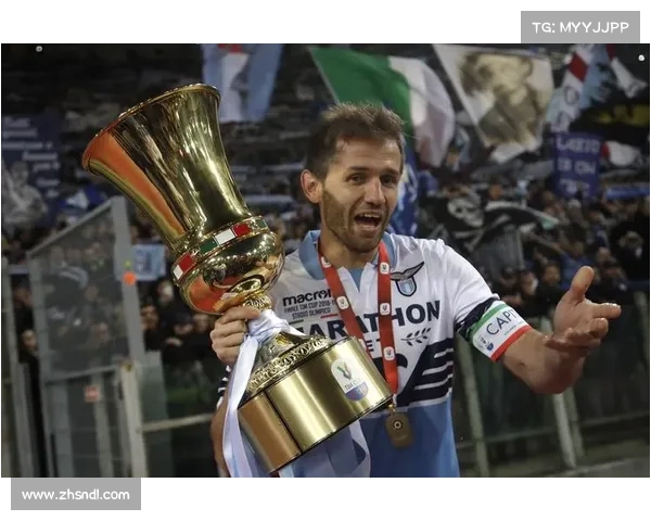 意大利杯决赛AC米兰轻松战胜拉齐奥展现强大实力夺冠